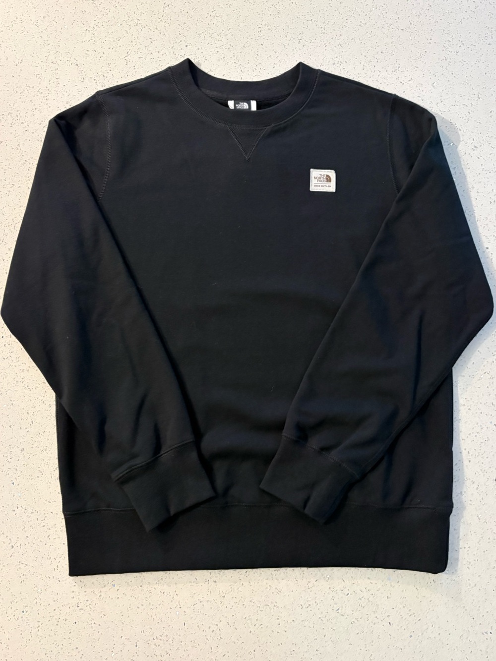 The North Face Women’s Black Crewneck Pullover Sweatshirt - size M *NWT